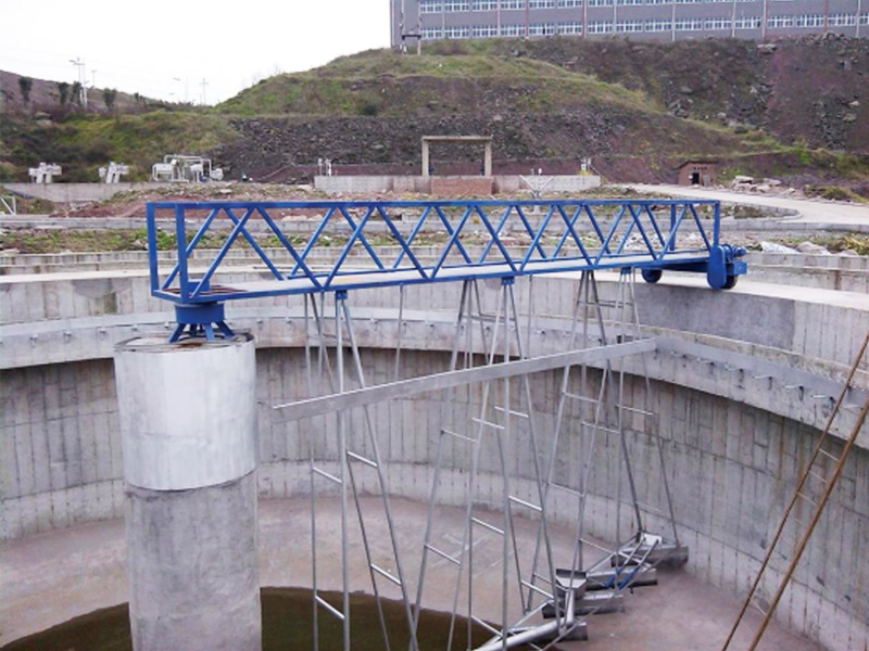 周邊轉(zhuǎn)動刮泥機(jī)